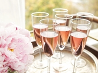 Блестки в бокале: появился глиттер для шампанского