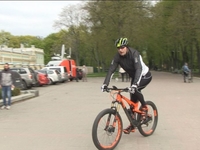 Кличко прокатился по Киеву на велосипеде за 83,5 тысячи гривен