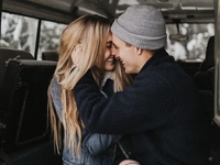 10 признаков того, что он на тебя "запал"