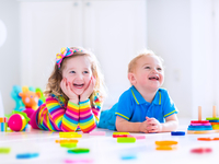 Детские манипуляции: 10 удачных уловок, на которые ведутся родители