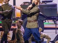 Олег Винник примерил военную форму