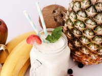 Клубнично-кокосовый милкшейк