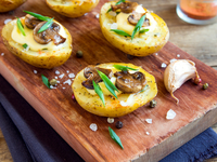 Фаршированный картофель с грибами и сыром