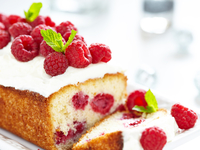 Лимонный кекс с малиной