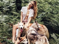 Евровидение 2017 Польша: сексуальные фото звезды Playboy Каси Мось