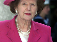 Знаменитую брошь Маргарет Тэтчер выставили на аукцион