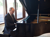 Владимир Путин сыграл на рояле в Китае