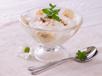 Творожный десерт с бананами