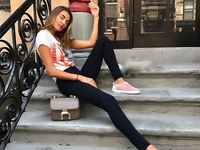 Украинская модель вышла в свет в мини без бюстгальтера