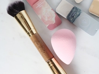 Как продлить жизнь спонжу для макияжа?