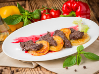 Жареная печень на гриле с ананасами