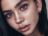 Остромодный beauty-тренд: накладные брови