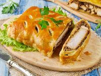 Филе индейки с грибами в тесте