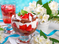 Летние десерты с клубникой: ТОП-5 рецептов