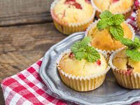 Маффины с клубникой и кусочками шоколада