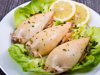 Фаршированные кальмары с рисом и орехами