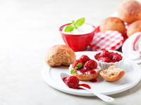 Клубничное варенье с розмарином