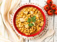 Мясное рагу в мультиварке с нутом и грибами