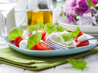 Как приготовить Капрезе: три вкусные идеи