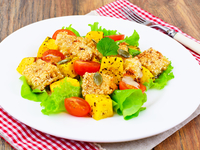 Летний салат из курицы: три вкусные идеи