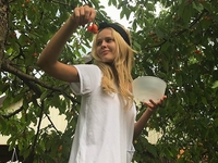 Катя Кузнецова показала, как выглядела в детстве