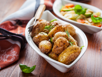 Как приготовить молодой картофель: три вкусные идеи