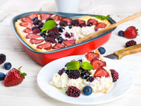 Запеканка с клубникой: три рецепта для завтрака