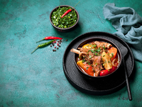 Тушеная баранина с овощами