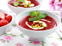 Летний суп с клубникой и апельсинами