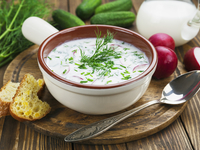 Окрошка на кефире с копченой курицей