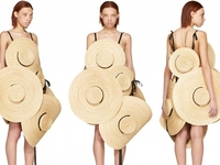 Jacquemus представил платье из соломенных шляп за $3000