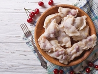 Вареники с вишней на воде