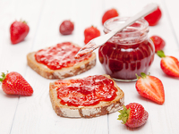 Клубничное варенье с бананом