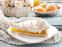 Абрикосовый пирог с безе