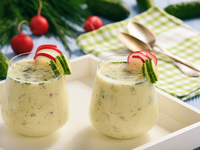 Окрошка на кефире с ветчиной