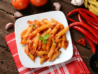 Макароны с кетчупом и сыром