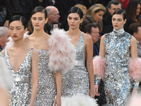 Неделя моды в Париже будет длиться дольше обычного