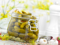 Маринованные огурцы на зиму с укропом и чесноком