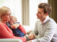 Послеродовая депрессия: причины, симптомы, лечение