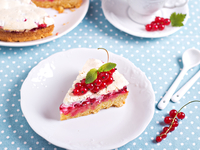 Пирог с красной смородиной и безе