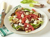 Летний салат из баклажанов: три вкусные идеи