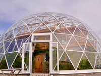 Дом под куполом: семья из Норвегии построила уютное жилье