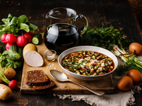 Окрошка на квасе с вареной колбасой