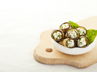 Рулетики из баклажанов: три вкусные идеи
