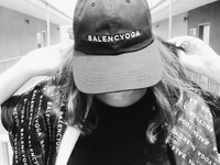 Balencyoga: очередная пародия на известный бренд