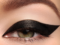 Как правильно наносить подводку для глаз: главные секреты