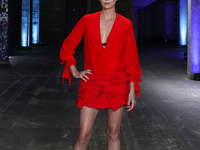 Шарлиз Терон посетила премьеру фильма в откровенном платье