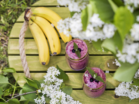 Смузи из черной смородины и банана