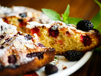 Летний пирог с шелковицей