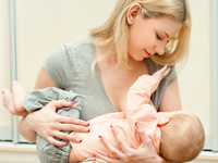 Грудное вскармливание может защитить от рассеянного склероза